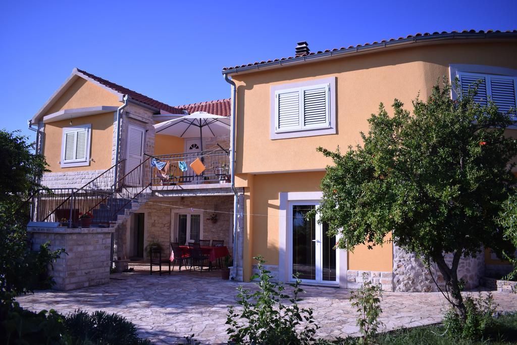 Matanovi Dvori-Krka National Park Hotell Lozovac Exteriör bild